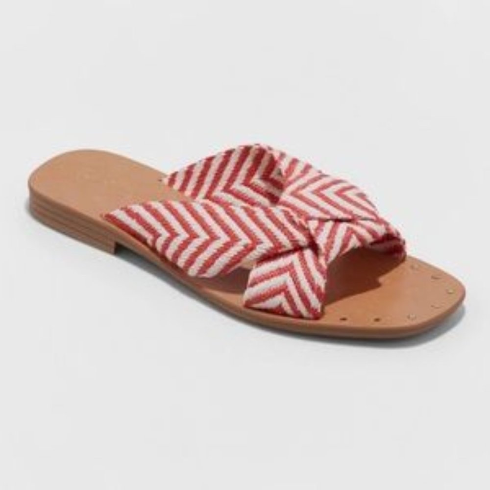 Universal Thread- Red/White knotted sandal, size 9.5
